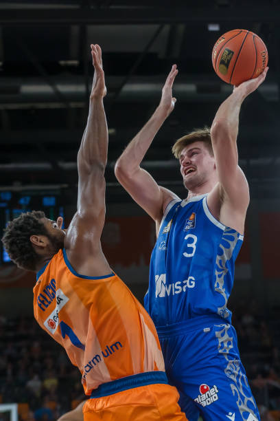 意甲半场:特拉莫尼点射破门,比萨暂1-0卡利亚里(半场战报:特拉莫尼点球建功,比萨暂以1-0领先卡利亚里)