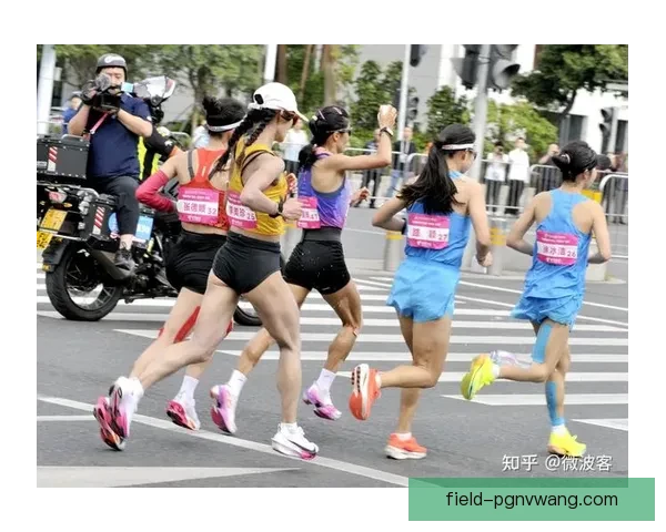 某马拉松比赛出现历史性逆转，创办多项新纪录，成绩惊艳令人瞩目